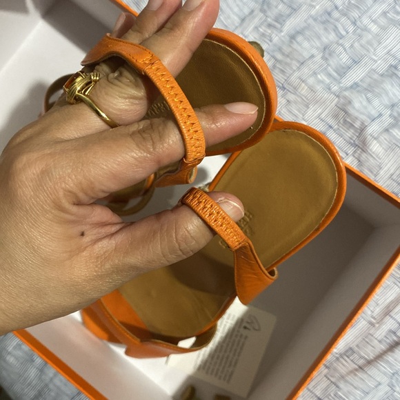 Sz 37 Hermes sandals short heels signs of wear on the bottom and some few scuffs - Picture 8 of 15